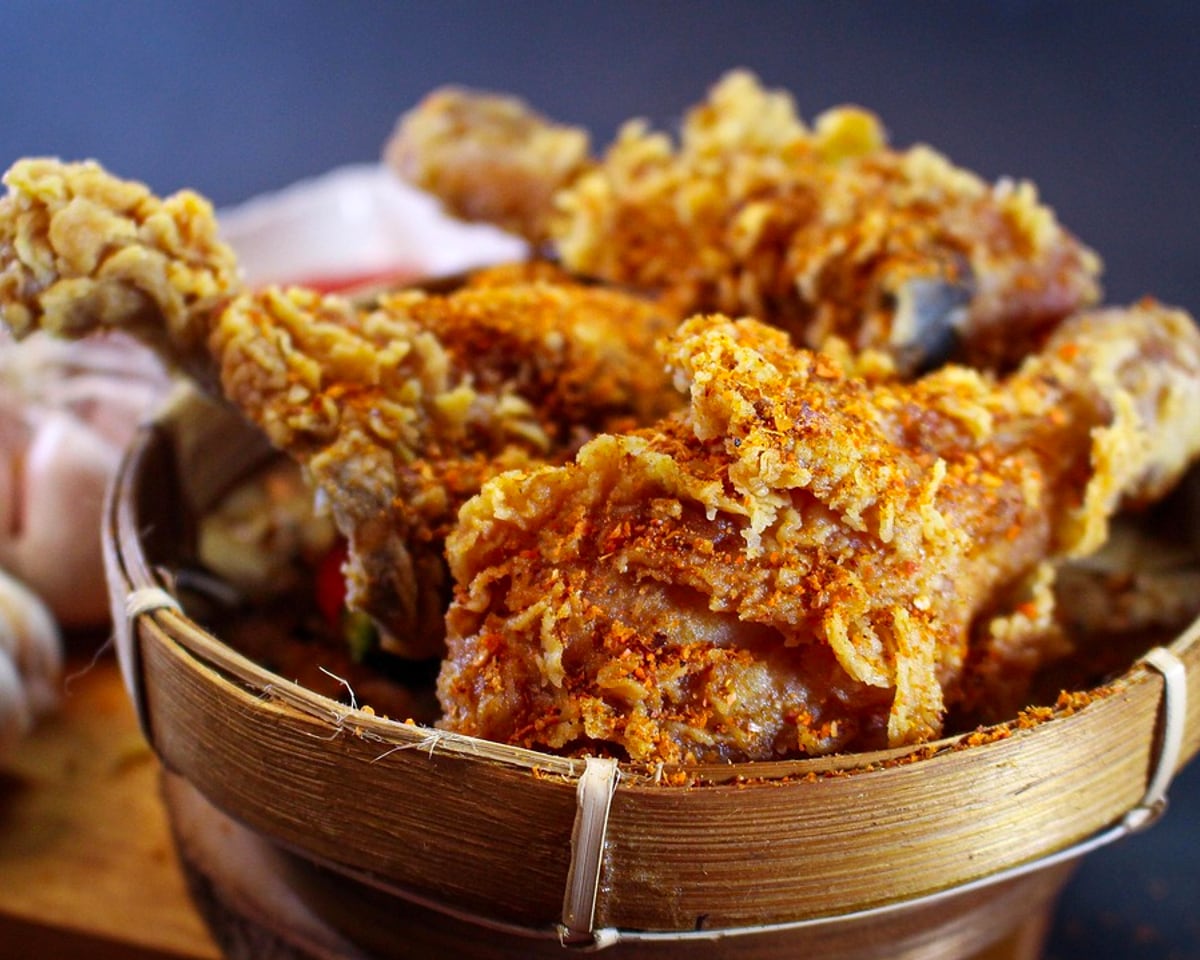 Golden fried chicken in a bamboo basket